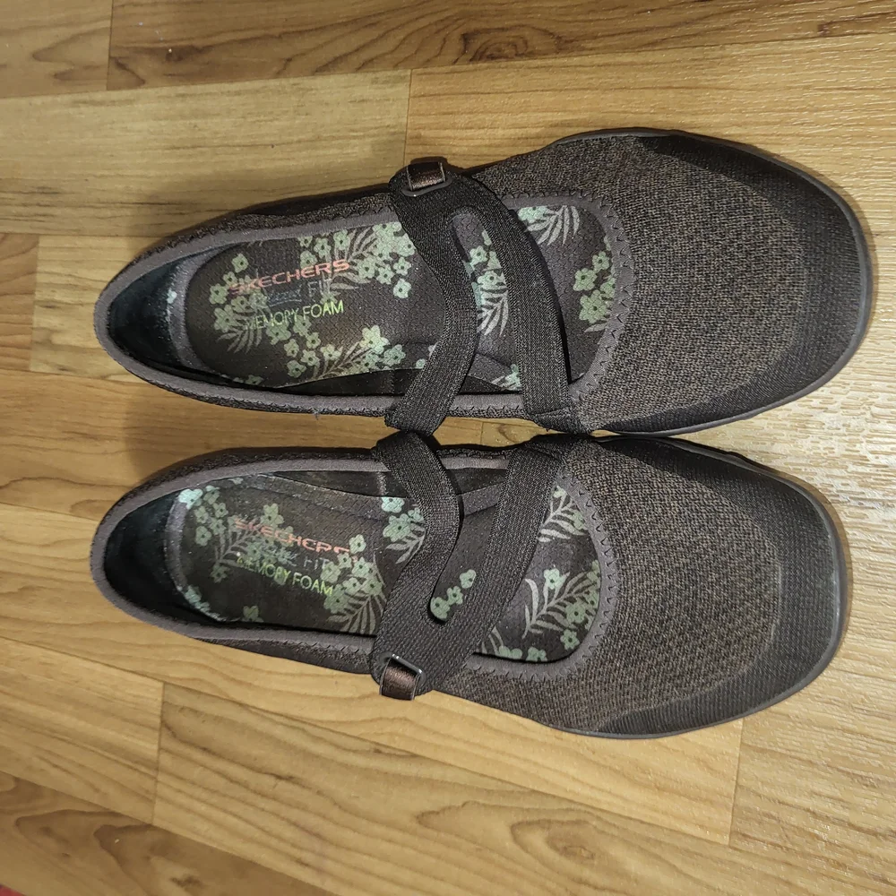 Skechers Women brown Breathe Easy  Memory Foam Relax Fit Slip-On Shoes Size 8.5 - Picture 4 of 9